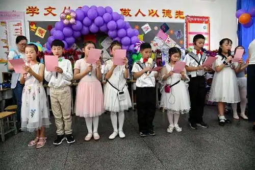 小小节目主持人