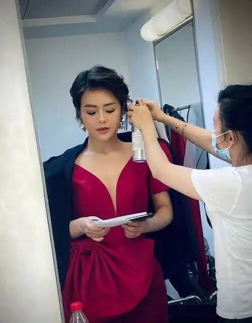 41岁上海美女主持陈辰惊艳亮相!