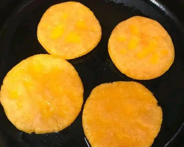 做南瓜饼时,千万不要用面粉了!加点它,口感更加松软,百吃不厌