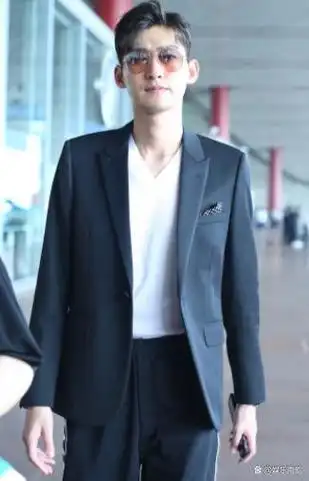 张瀚豪宅曝光看到客厅装修后网友和他霸道总裁的气质很符合