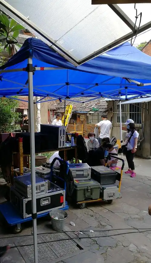 电影《她杀》剧组再次进场拍摄