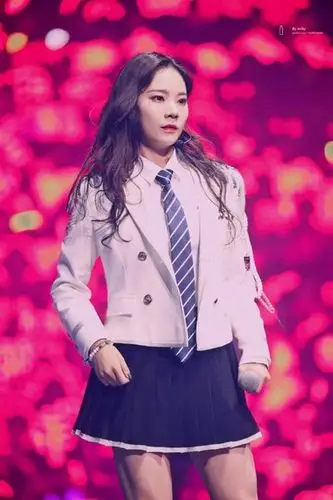 火箭少女101_紫宁好喜欢这套衣服啊