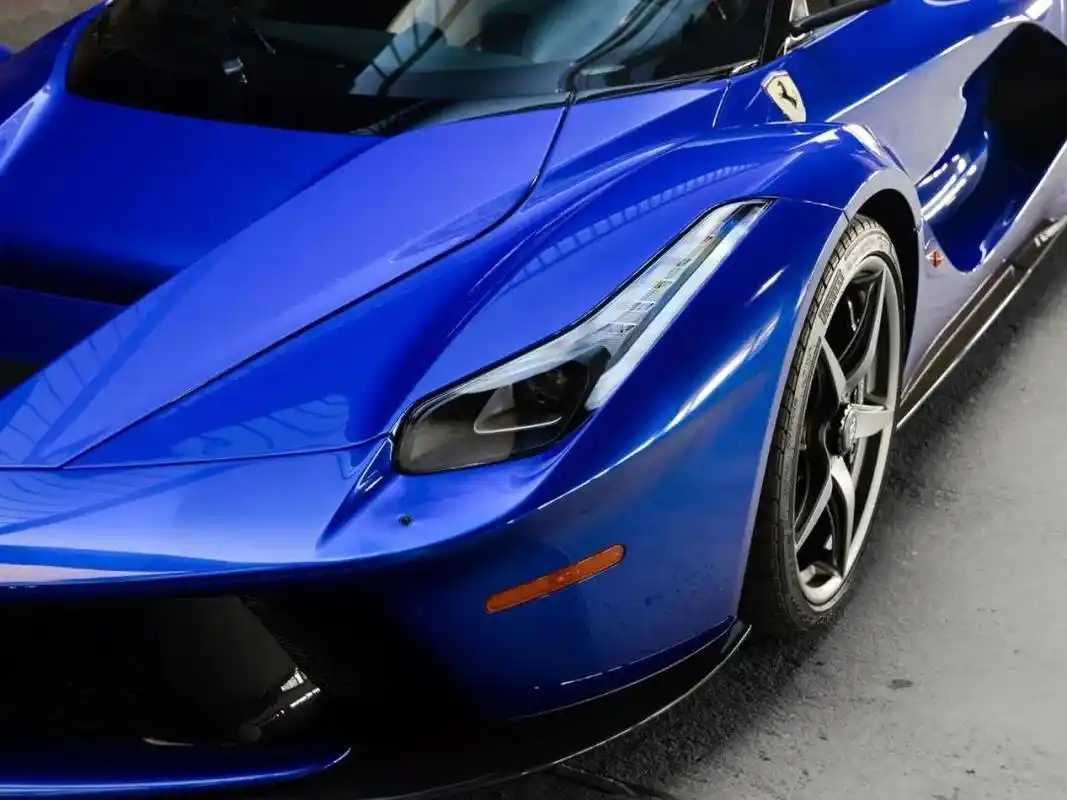 仅此一台的蓝色拉法,法拉利laferrari