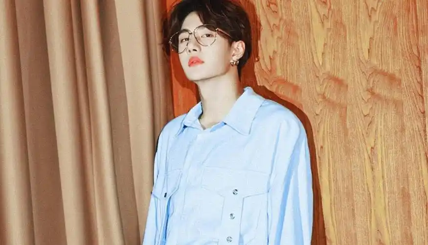 暖心男孩王一博休闲衬衫写真,高清壁纸图片,大陆明星-回车桌面