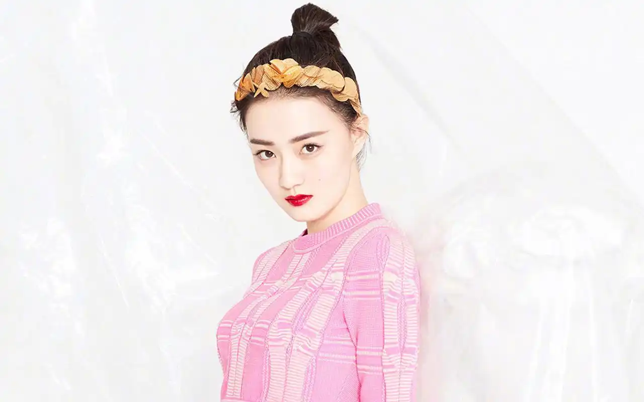 徐璐烈焰红唇时尚写真图片桌面壁纸