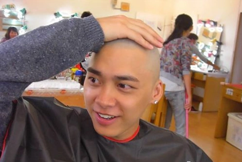 男星光头考验颜值 胡歌霍建华帅李易峰谢霆锋吴亦凡邓超