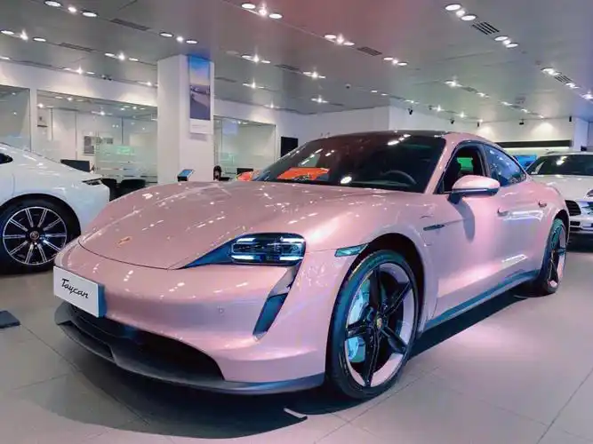 展厅现车绝美冰莓粉taycan
