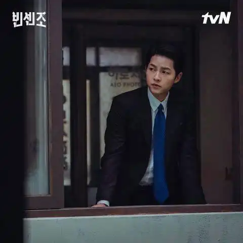 宋仲基从西装到睡衣都是蓝色的!