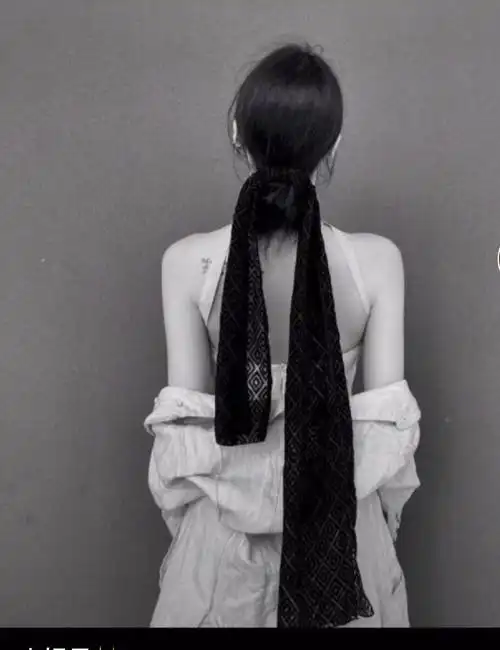 背影杀手带故事的女人