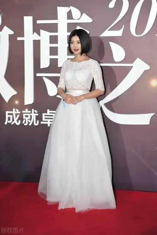 斓曦这身材,这才是尤物啊!