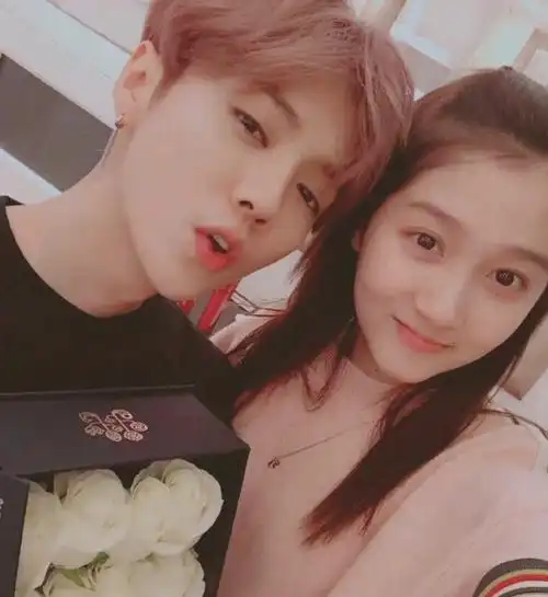 原创孙俪晒与关晓彤合照两人还原18年前拍照姿势网友婆媳同框