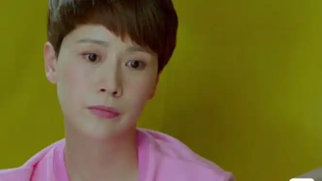 图源:《小别离》剧照更重要的是,丈夫不在身边,乐萍时常感觉孤独,有时