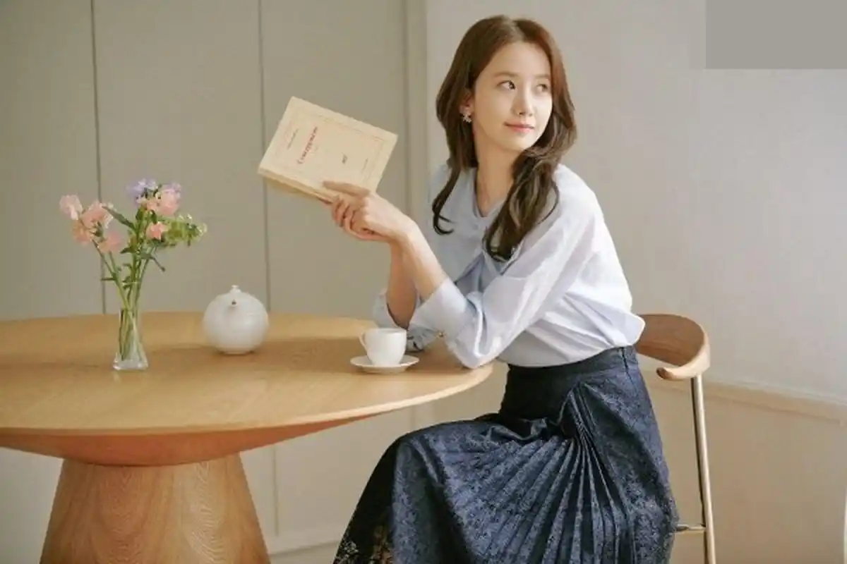 少女时代林允儿春季写真穿碎花裙温柔清新