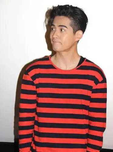 36岁f4成员周渝民现身路演 发际线意外抢镜惹人忧