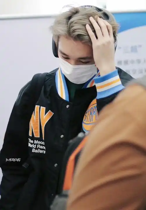 荣梓杉一撮黄毛是他最后的倔强