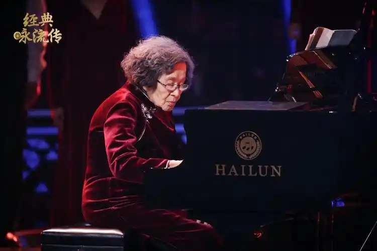 从此天堂奏响《梁祝》,中国第一代钢琴家巫漪丽离世,出身望族18岁登上
