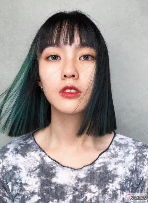 2021春夏发型提案:微湿发,风格刘海._流行发型大全_宝宝名字