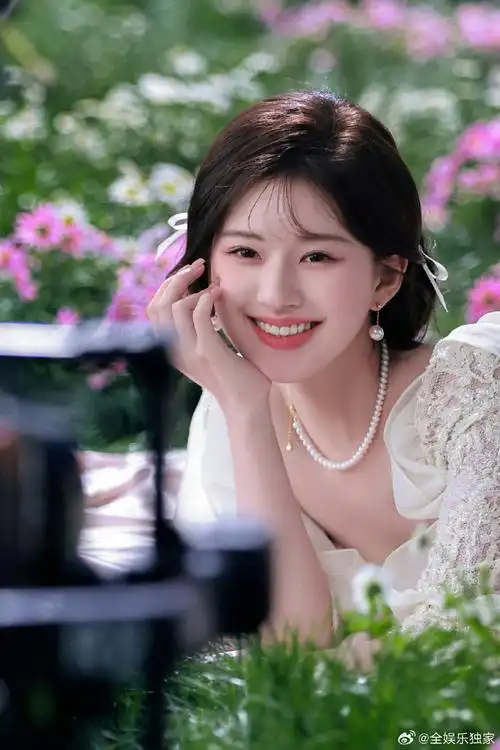 品牌方删除赵露思相关微博#有网友晒出赵露思最新消息,称品牌方突然