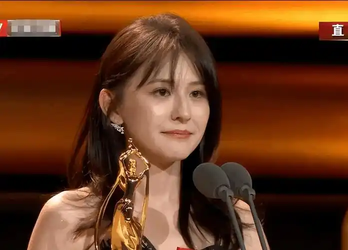 "水花"热依扎获飞天视后,孙俪流泪祝福,殷桃梅婷童谣暖心鼓励_山海