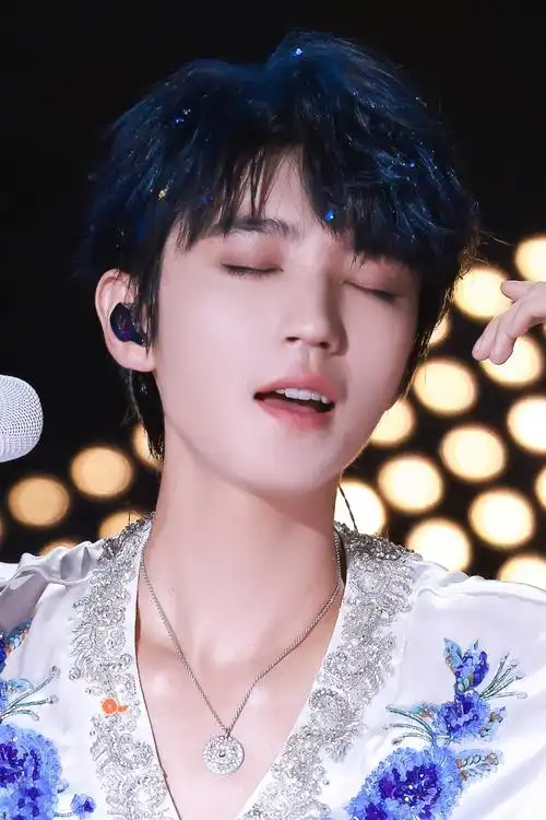 王俊凯 今夕是何年啊我就说没有蓝发的三字秒不到的人!