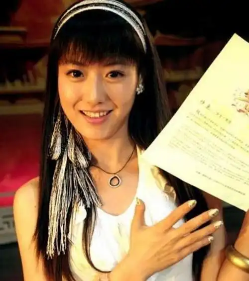 京城四美白冰和小3岁男模闪婚闪离独自带娃成了单亲妈妈