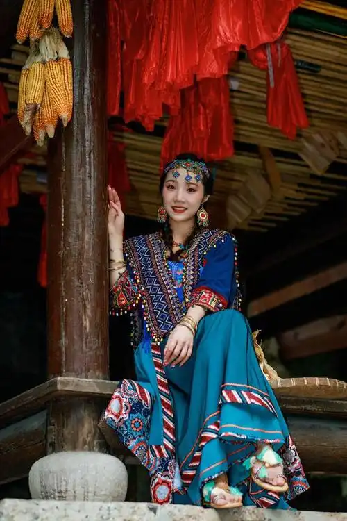 苗族服饰苗疆女子写真分享
