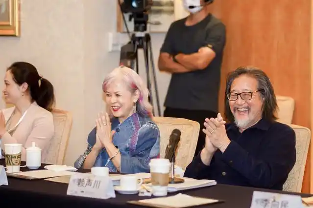 赖声川和丁乃竺与现场学者亲切交流,分享创作思路,戏剧创作经验和生活