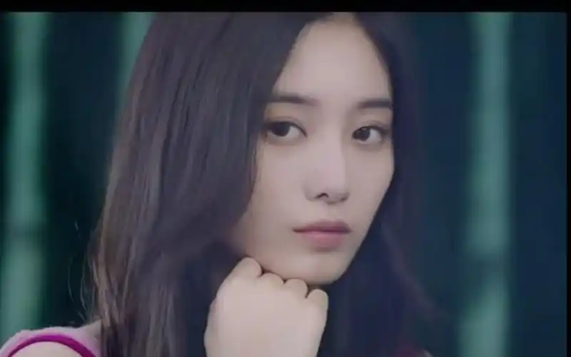 徐艺洋温柔内敛的四川妹子超美的时尚大片