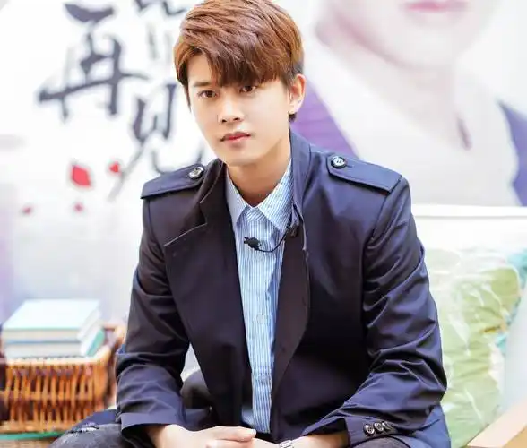 回顾任嘉伦即使一辈子不红我也不会抛弃陪伴了我11年的妻子聂欢