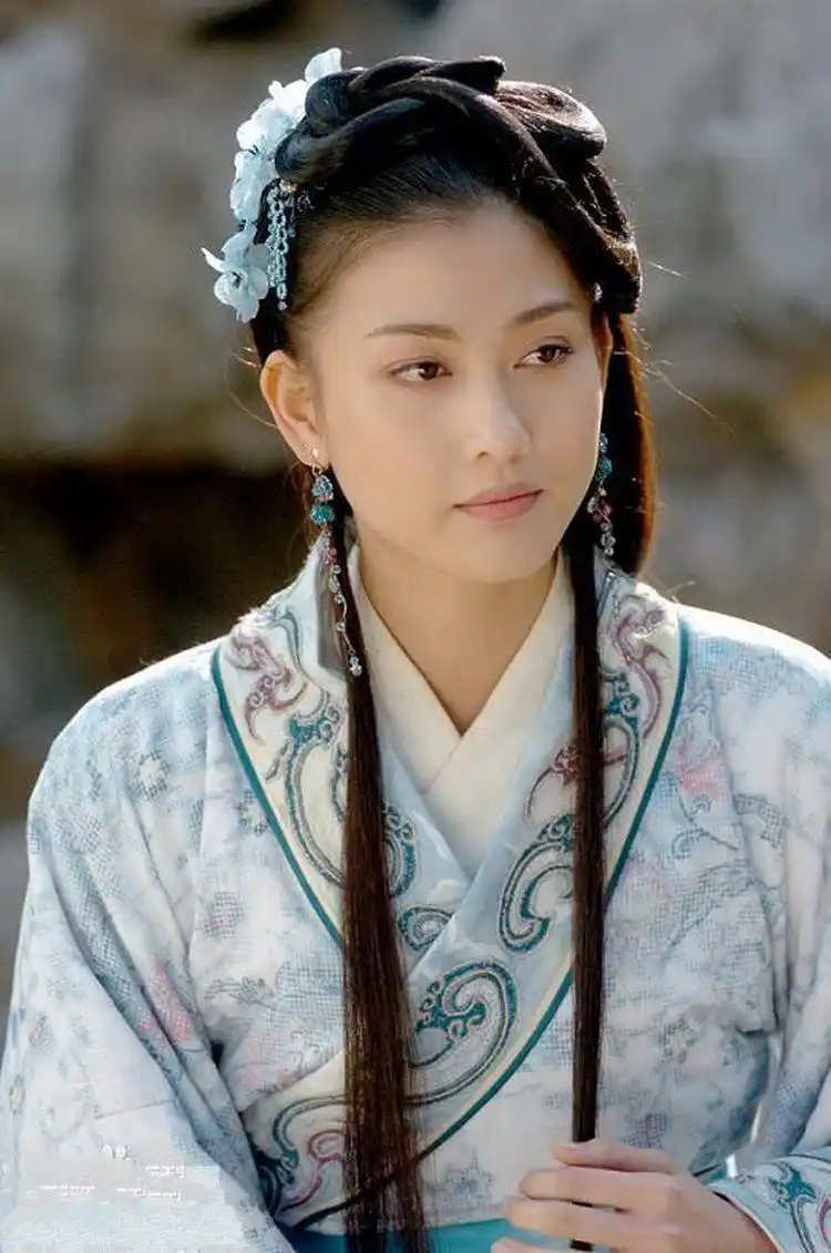 宁愿回家开二手店,如今走红年赚千万|李彩桦|娱乐圈|潜规则_新浪新闻