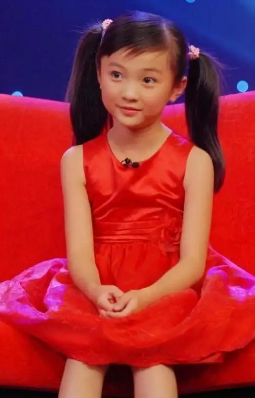 当年因"假唱"走红的9岁小女孩,曾代言不孕广告,如今名气大减|林妙可