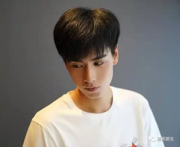 20岁男生"最该剪"的四款发型,帅气不油腻!