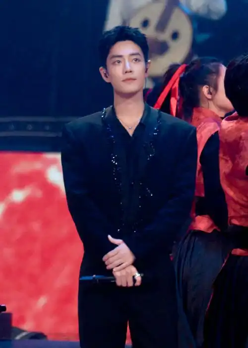 肖战新的一岁尽兴且开怀##肖战祝我们都能顺利健康