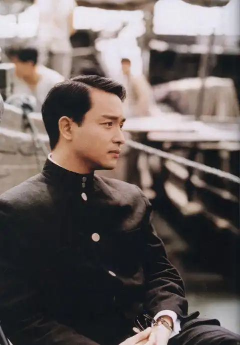 张国荣转世?路人侧颜神似张国荣