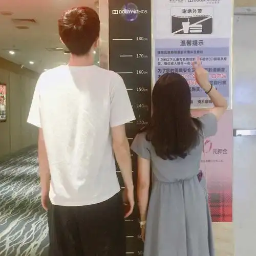 我160 90斤 男票188 135斤(四舍五入190∑(Д) 28厘米身高差真的激萌