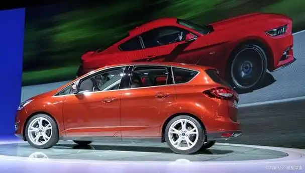 在汽车市场上,两厢车型和三厢车型是常见的车身结构形式.