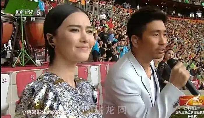 在刚刚过去的北京田径世锦赛上,谭维维为大赛演唱了主题曲《乘梦飞翔