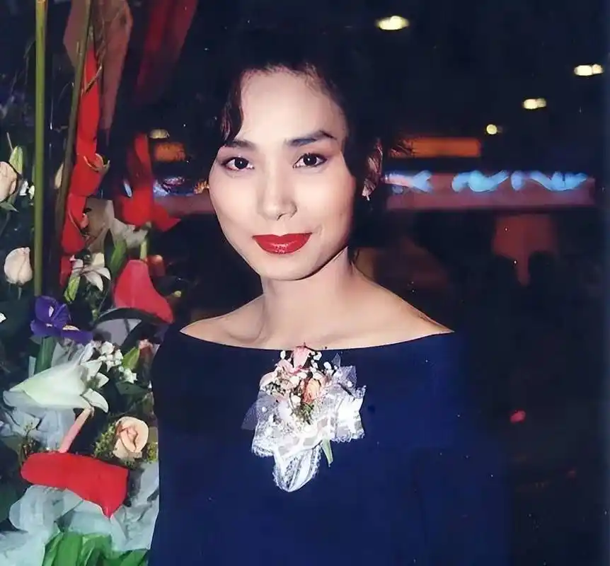 霍启刚现身内地,可是这次却没有带郭晶晶,还带上漂亮的老牌港姐