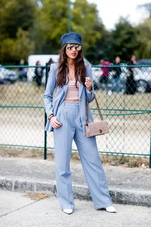 今天,我们就来探讨一下浅蓝色裤子配什么颜色好看的问题.