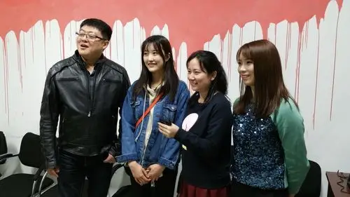 一名校园电台主播,毕业后成了音乐dj,今年将主持的这档音乐真人秀节目