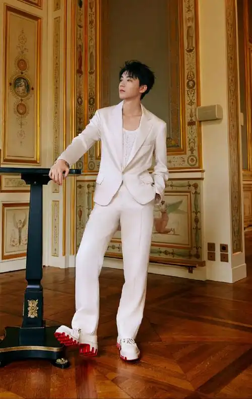 王俊凯 巴黎时装周