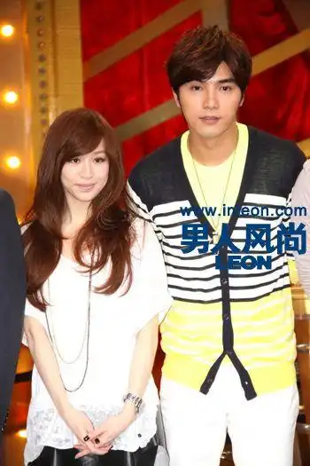 《查美乐》热播 贺军翔王心凌晒情侣装