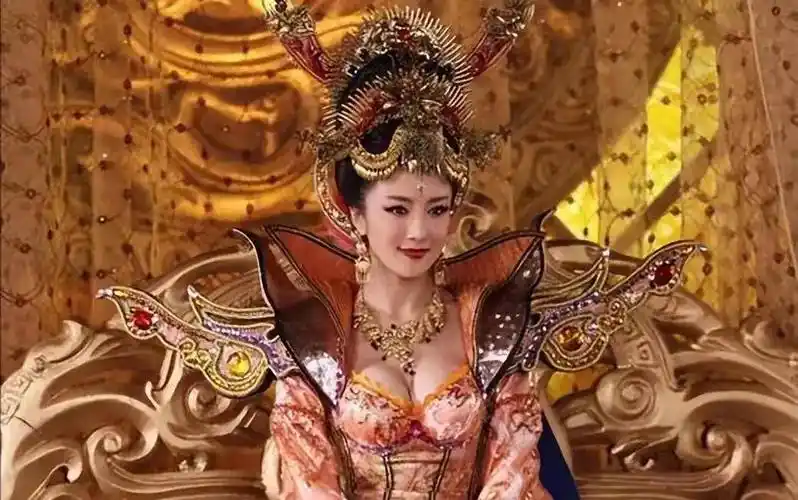 原创李依晓曾是古装美人被狗咬致毁容后却靠表演坏女人翻身