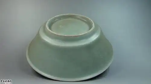 南宋龙泉溪口窑青瓷折沿洗