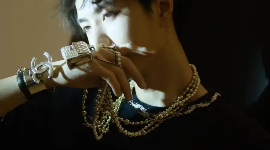 2021年王一博时尚芭莎花絮 陈漫 狮头权杖 . 来自林杲杲吖 - 微博