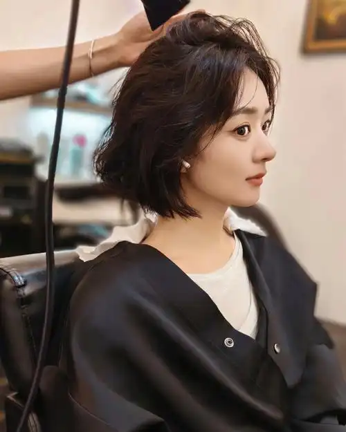 赵丽颖最新翘翘短发