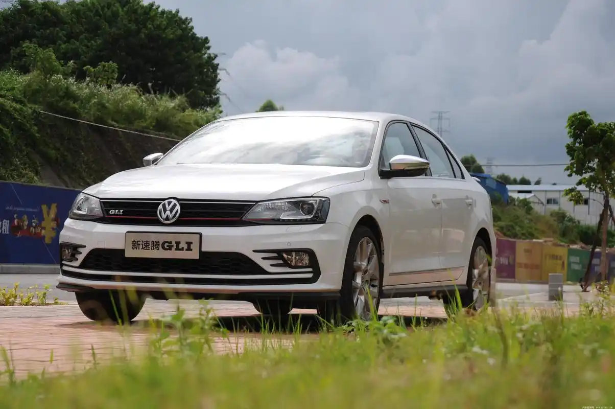大众速腾gli试驾:一台兼顾家用的性能车