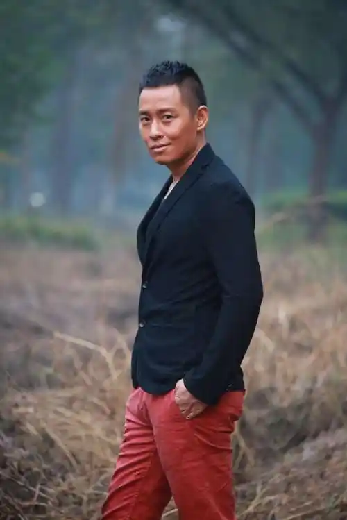 ">王小毅,本名王毅,1983年3月2日出生于河南省郑州市,中国内地男演员