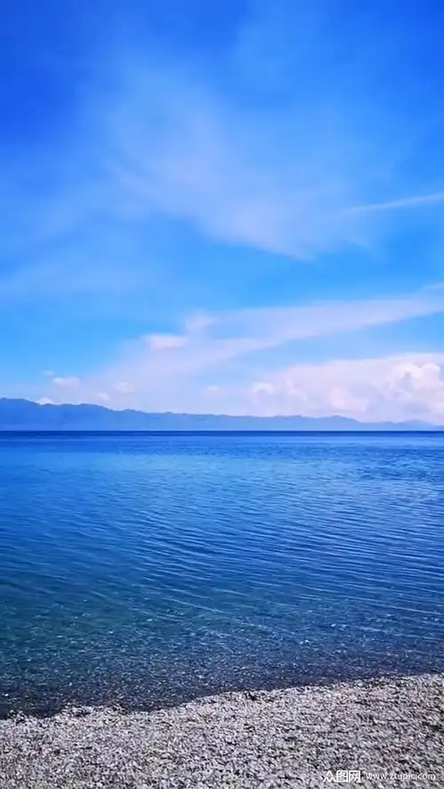 蓝天湖泊唯美大自然风光风景自媒体实拍