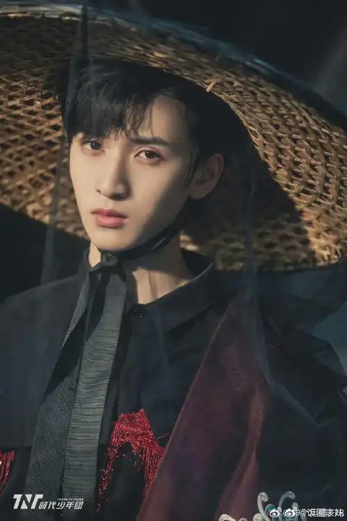 严浩翔古风长发造型小合集,侠气满满的国风美少年,小严好帅啊!